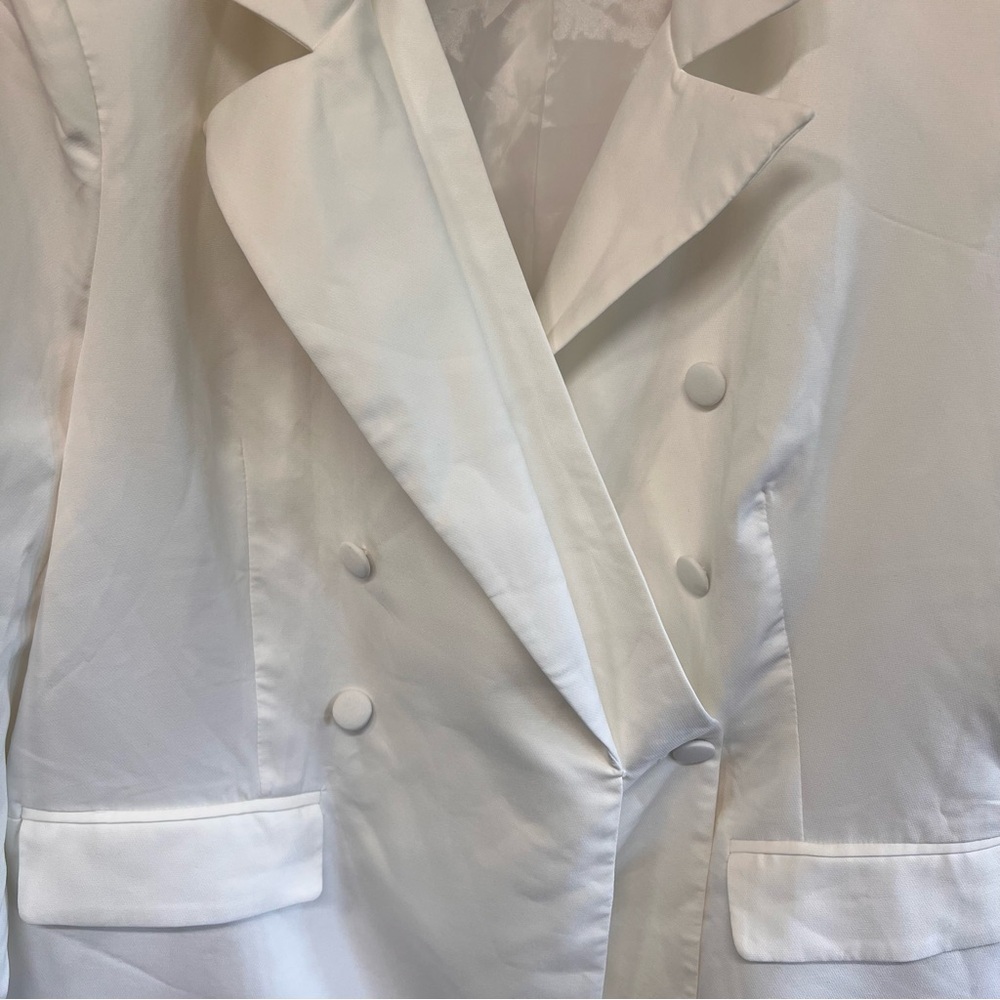 PrettyLittleThing White Plus Long Sleeve Collared Fitted Blazer 20 - Picture 5 of 9